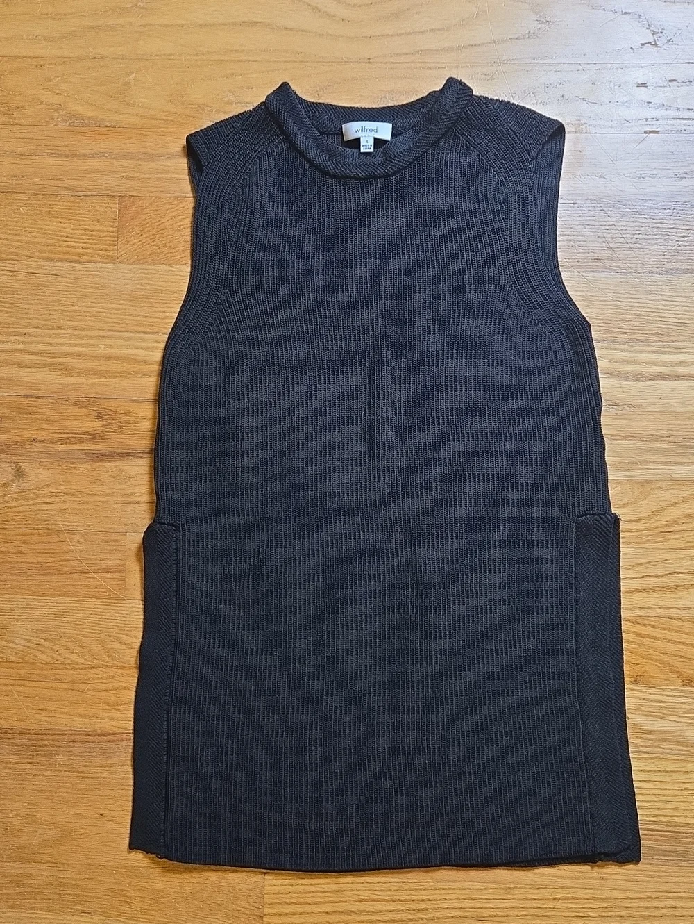 Aritzia Wilfred Palmier black ribbed knit side-slit sleeveless sweater vest top
